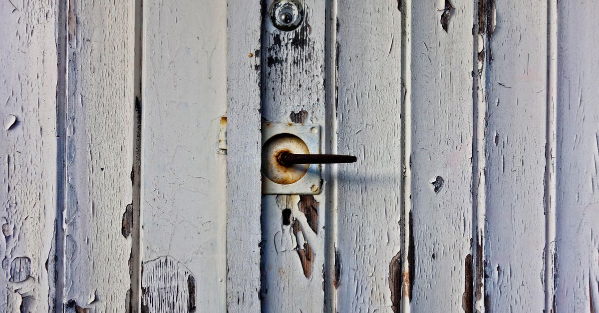 How Salt Air Ruins Locks on Beach Homes (and What to Do) — Sepulveda Blvd Locksmith