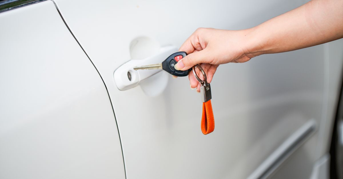 Why Choose a Mobile Locksmith Over a Dealership for Key Programming — Sepulveda Blvd Locksmith