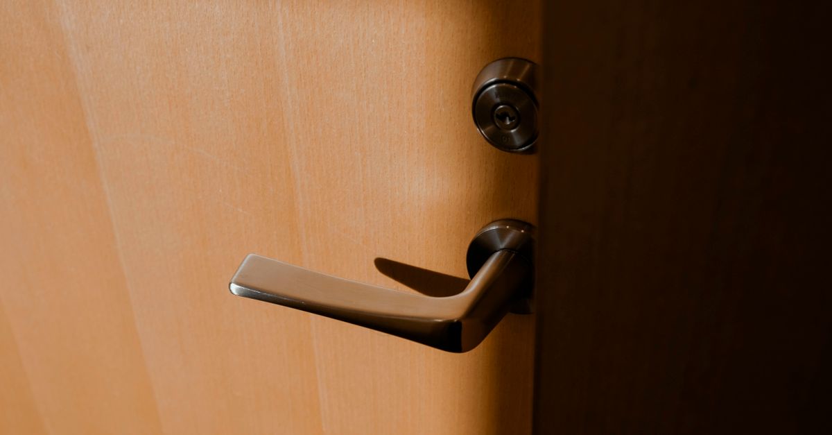 What Shapes the Cost of Professional Deadbolt Installation — Sepulveda Blvd Locksmith